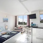 \'Bondi Fairview\' Coastal Panorama With Balcony