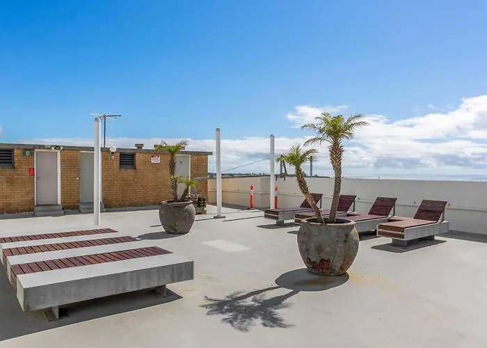 \'Bondi Fairview\' Coastal Panorama With Balcony